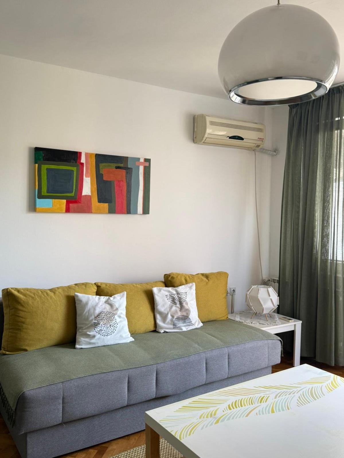 Cosy Apartment In The Heart Of Skopje Ngoại thất bức ảnh
